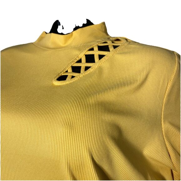 Cato Top Women's XL Yellow Ribbed Short‎ Sleeve Cut Out Front 10% Spandex - Picture 3 of 6